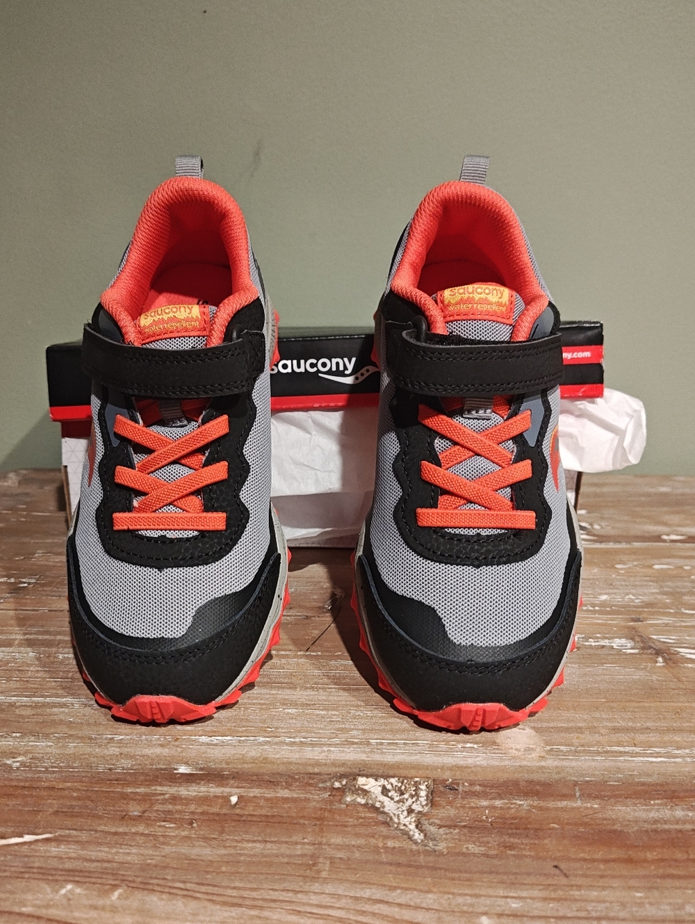 NIB Kids Peregrine Kdz A/C Saucony Sneakers Size 2